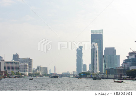 タイ・バンコク・チャオプラヤ川からの風景・ビル群 タイ・バンコク・チャオプラヤ川からの風景・ビル群 38203931