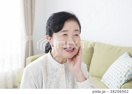 70代女性 70代女性 38206002