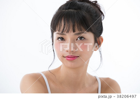 若い女性　ビューティー 38206497