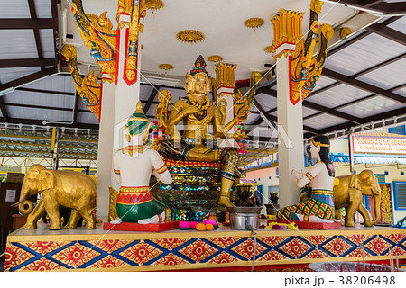 マレーシア ペナンの涅槃仏寺の四面仏 38206498