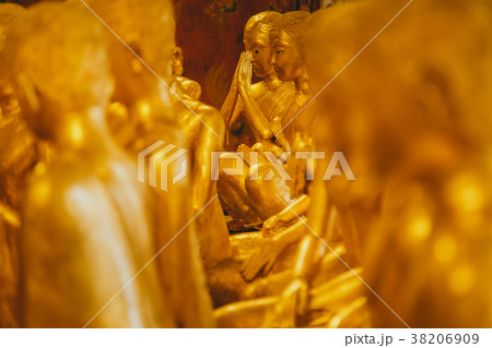 Many golden Buddha statue, The point of focus in o 38206909