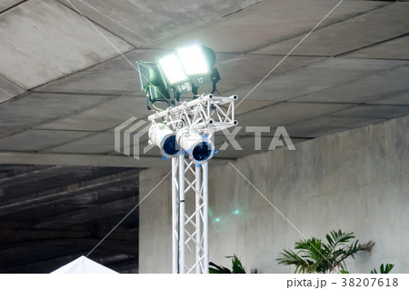 Metal halide lights on poles trust set up lighting Metal halide lights on poles trust set up lighting 38207618