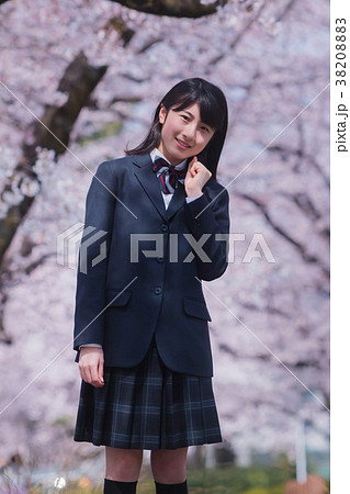 中学生 高校生　制服　桜  38208883