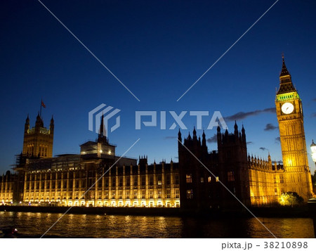 ロンドンの夜のビッグ・ベン 38210898