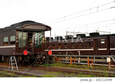 新旧交代へ 新旧交代へ 38212099