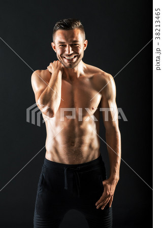 Smiling muscular shirtless man 38213465