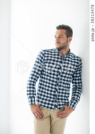 Handsome sexy man in stylish casual clothes 38213478