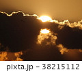 雲間からの日の出 38215112