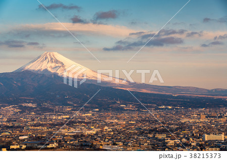 （静岡県東部）田方平野の街並みと富士山 38215373