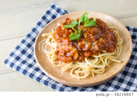 closeup spaghetti with tomato sauce closeup spaghetti with tomato sauce 38216607
