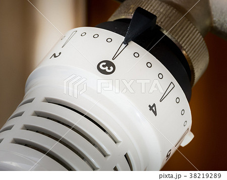 Thermostatic radiator valve. 38219289