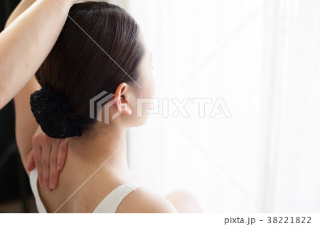 女性　マッサージ 38221822