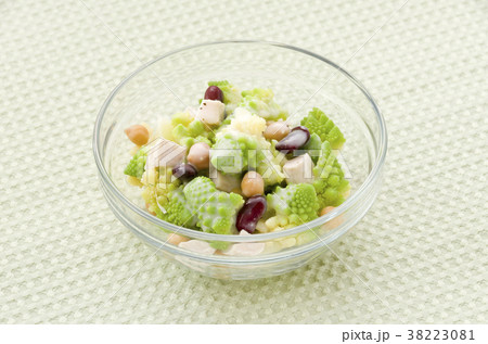 ロマネスコとミックスビーンズのサラダ 38223081