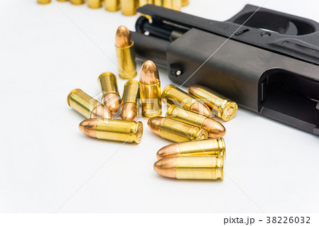 Semi automatic pistol and FMJ bullet 9 mm 38226032