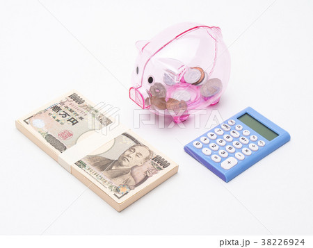 貯金イメージ 札束と紅の豚の貯金箱 貯金イメージ 札束と紅の豚の貯金箱 38226924