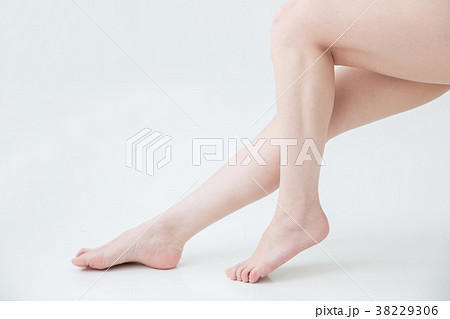 【切抜パス付き】女性の美脚 38229306