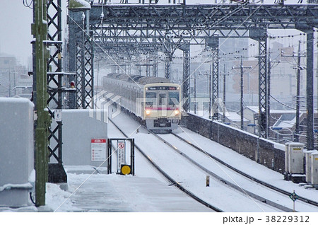 雪の長沼駅　八王子市 38229312