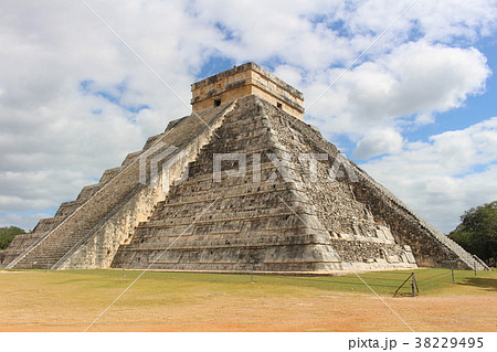 チチェンイツァのピラミッド 世界遺産 メキシコの写真素材