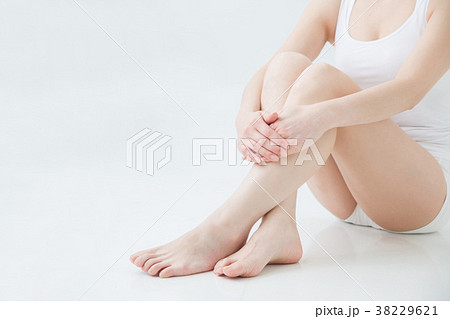 【切抜パス付き】座る女性のボディ 38229621