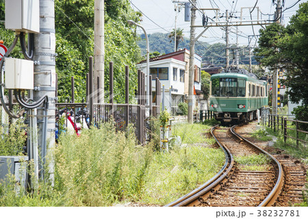 江ノ電　稲村ヶ崎駅付近 38232781