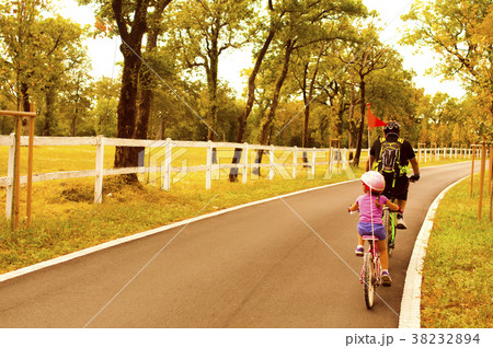 Father and daughter going in bicycle 38232894