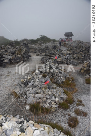 青森 霧の恐山 大祭 境内参道と慈覚大師堂 青森 霧の恐山 大祭 境内参道と慈覚大師堂 38233492