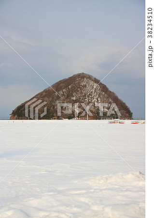 浅虫温泉街沖にあり、浅虫温泉の象徴とも言われる「湯の島」。 38234510