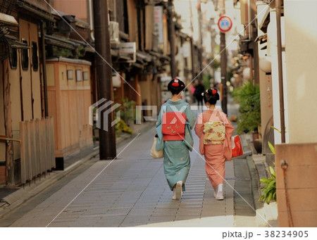 Traditional japanese costumes the kimono Traditional japanese costumes the kimono 38234905