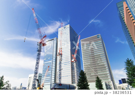 オフィス街の建設現場 38236531