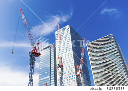 オフィス街の建設現場 38236533