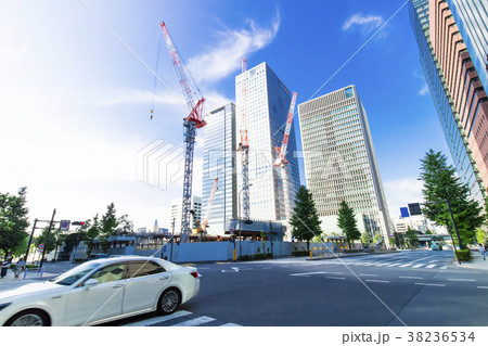 オフィス街の建設現場 38236534