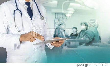 Doctor using a digital tablet 38238489