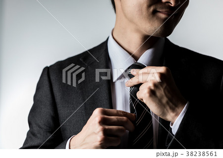 スーツの男性（アップ） 38238561