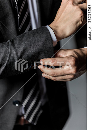 スーツの男性(アップ) スーツの男性(アップ) 38238568