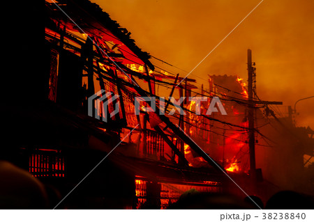The silhouette of Burning house 38238840