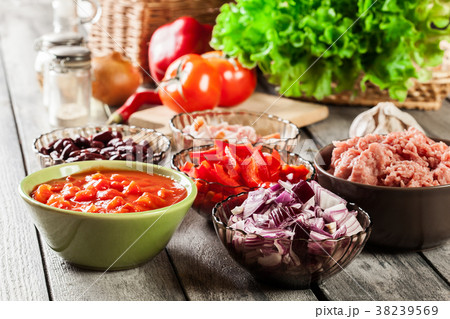 Ingredients ready for preparing chili con carne 38239569