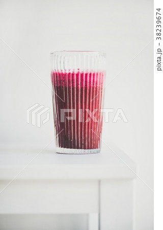 Fresh detox beetroot smoothie in glass, white 38239674