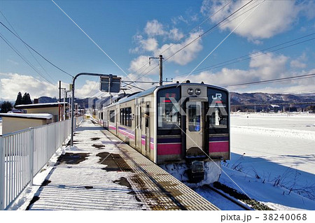 田沢湖線　無人駅に到着 38240068