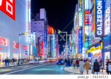 東京 新宿通りの風景 新宿三丁目西交差点付近 の写真素材