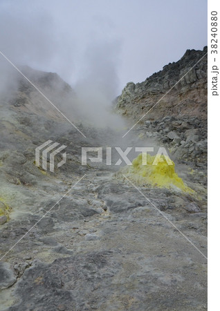 硫黄山(アトサヌプリ)（北海道川上郡弟子屈町） 38240880