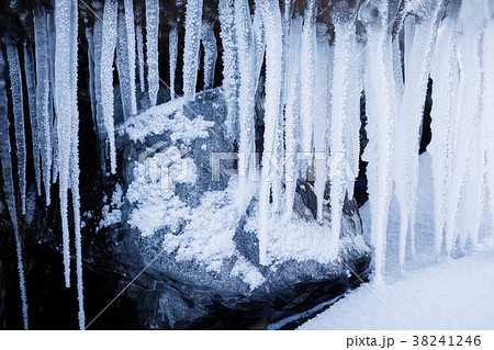 Row of frosty icicles in nature 38241246