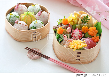 春のお弁当　お花見弁当 38241257