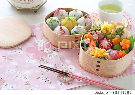 春のお弁当　お花見弁当 38241299