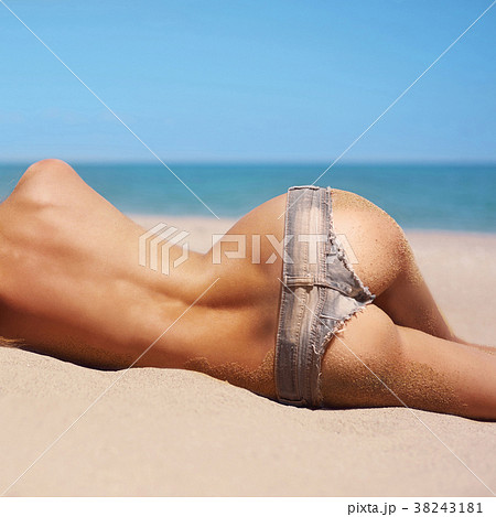 topless beauty at the sea 38243181