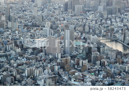 日本の東京都市景観・隅田川や両国国技館方面などを望む 38243473