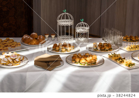 Catering for parties, pastry. 38244824