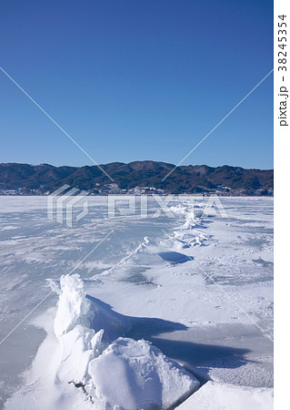 諏訪湖:御神渡り　2018 　諏訪郡下諏訪町 38245354