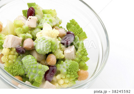 ロマネスコとミックスビーンズのサラダ 38245592