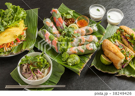 バインミーとベトナム料理　banh mi Vietnamese sandwich 38249426