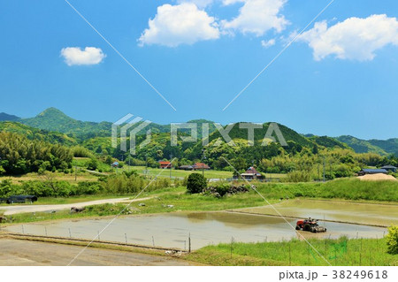 山口県　田舎の田んぼ風景 38249618
